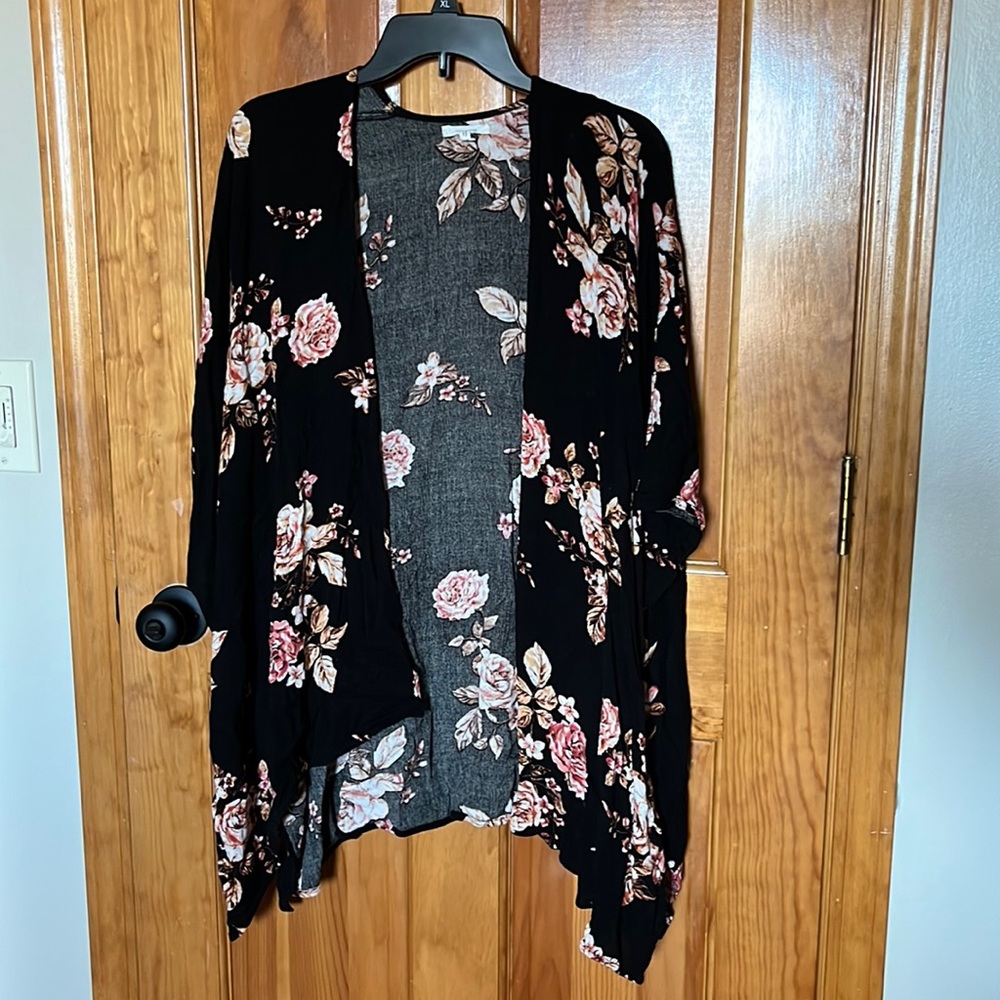 3/$12 Black, floral kimono - mid length